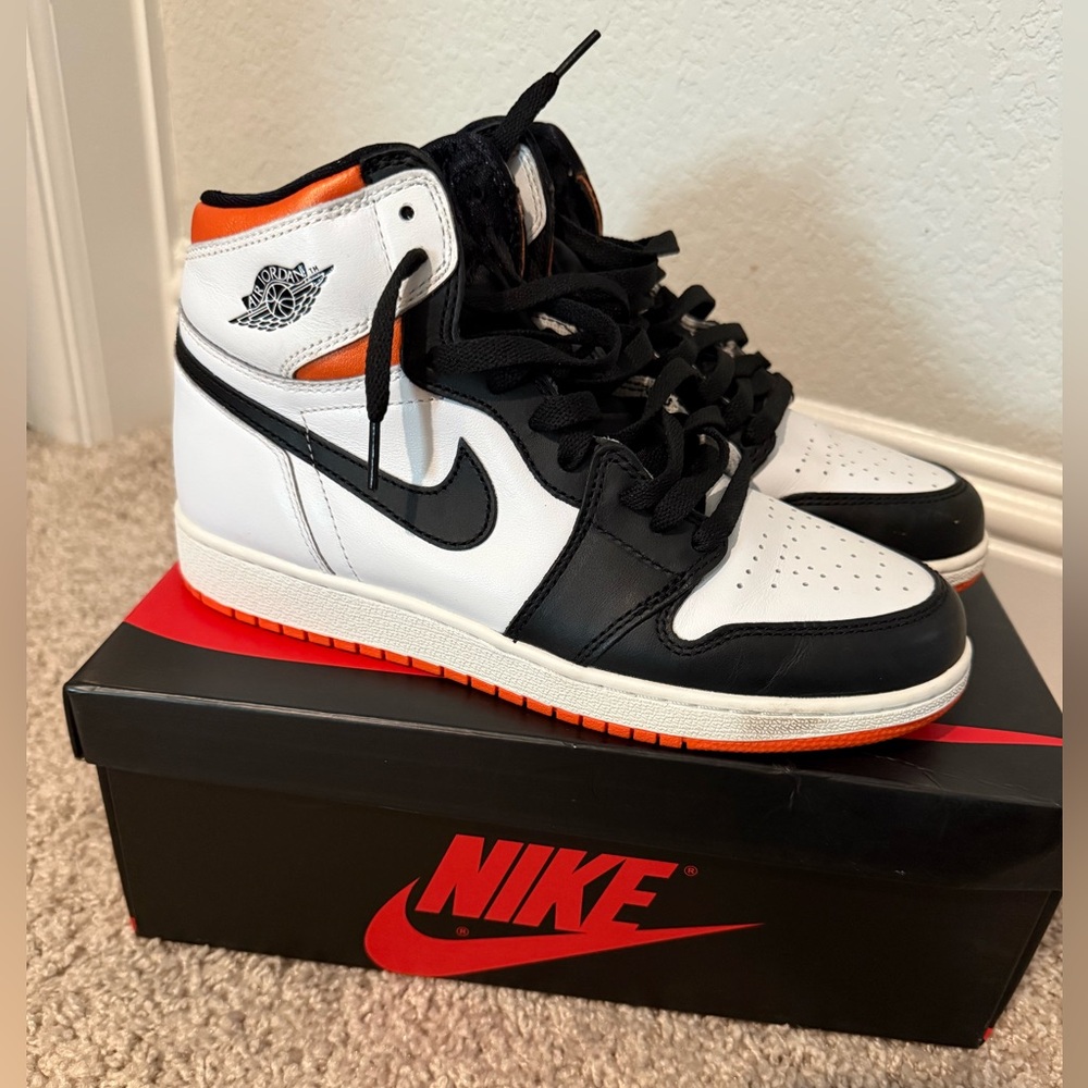 AIR JORDAN 1 RETRO HIGH OG
"ELECTRO ORANGE"